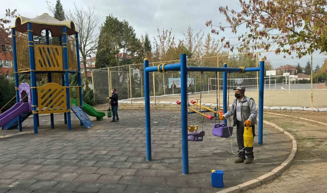 BOZÜYÜK'TE ÇOCUK PARKLARI DEZENFEKTE