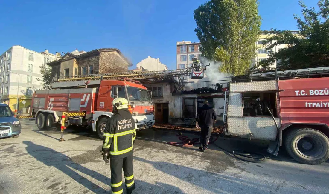 BOZÜYÜK’TE METRUK BİNADA YANGIN