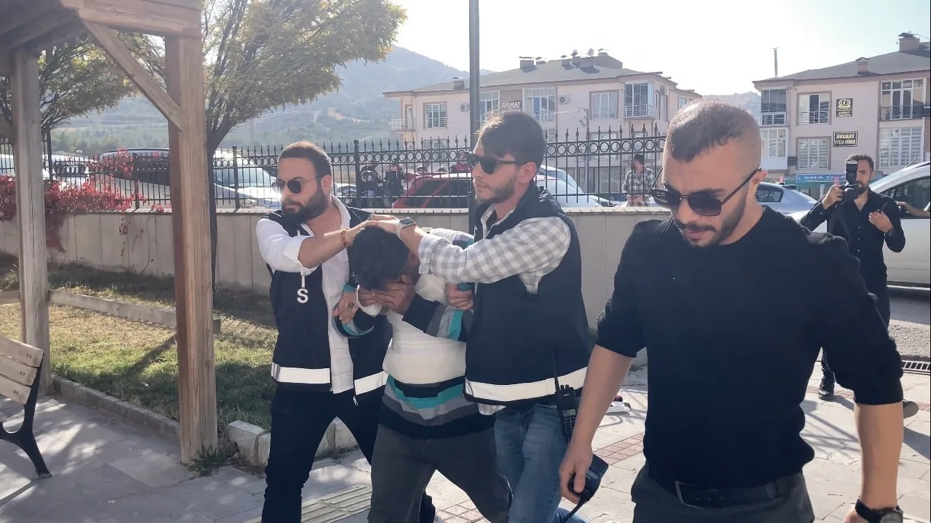 Burdur’da yaşlı adamı öldürüp karısını yaralayan zanlı 3. kez hakim karşısında