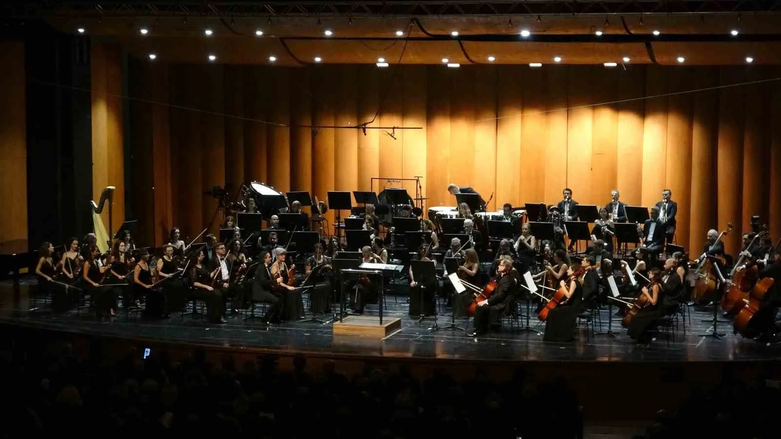 Bursa, muhteşem bir konserle senfoni sezonuna “merhaba” dedi