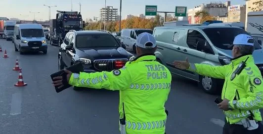 Polis Usulsüz Çakar ve Siren Kullananlara Göz Açtırmadı