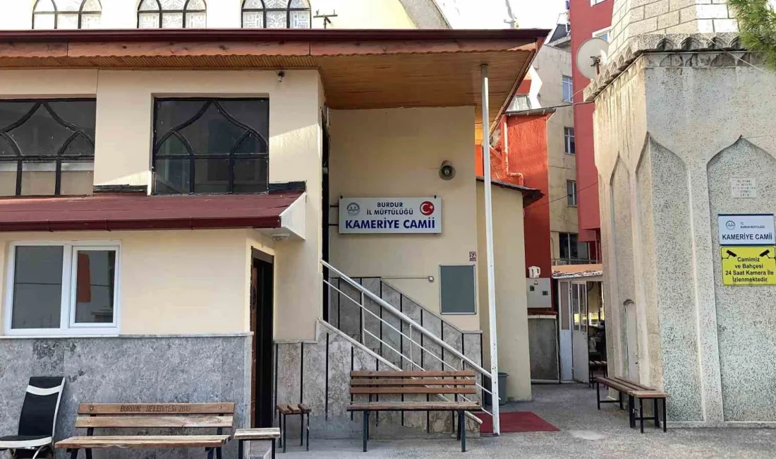 BURDUR’DA CAMİYE GİREREK SADAKA