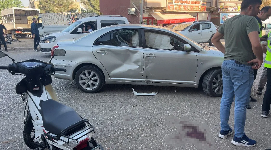 Çarptığı otomobilin camına ok gibi saplandı