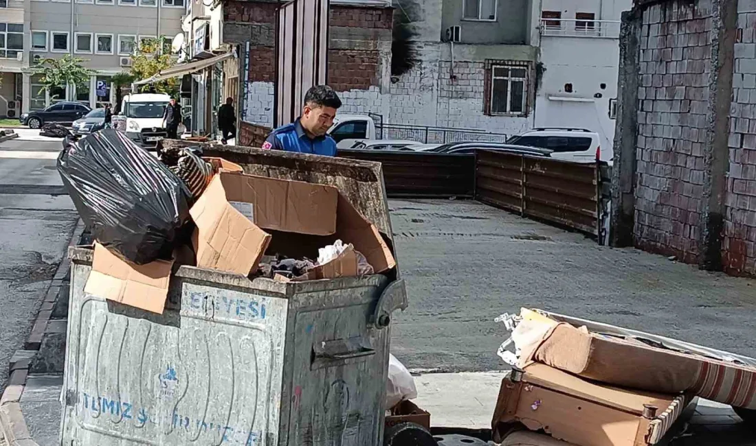 DÜZCE’DE ÇÖP KONTEYNIRI YANINA