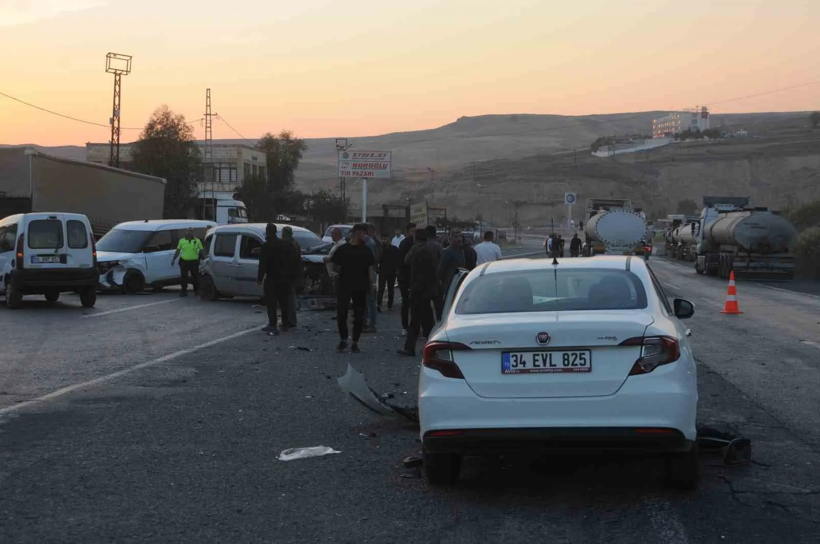 Cizre’de 4 aracın karıştığı zincirleme trafik kazasında 2 kişi yaralandı