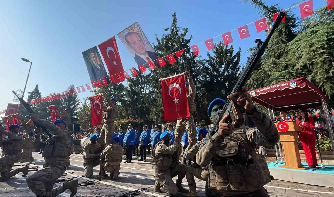 SAKARYA'DA COŞKUYLA KUTLANAN CUMHURİYET'İN