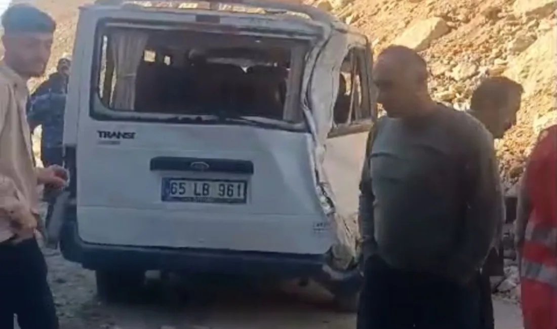 HAKKARİ'NİN ŞEMDİNLİ İLÇESİNDE YOL