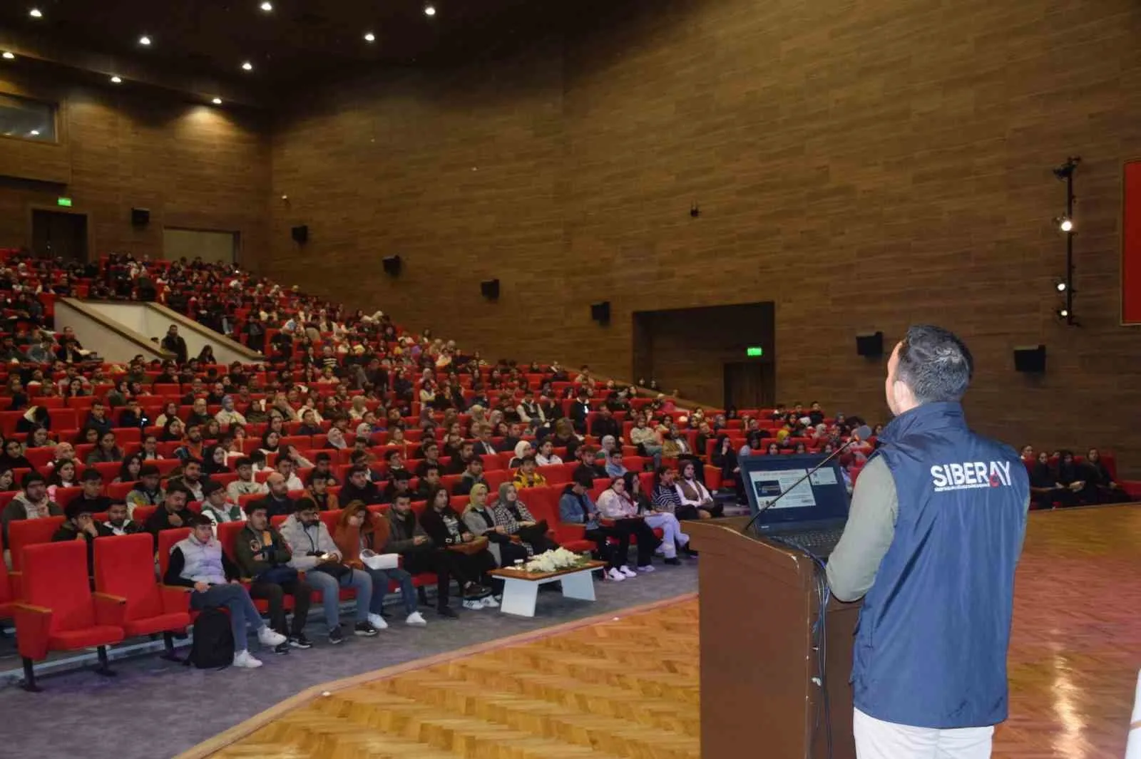 Dolandırıcıların hedefi öğrenciler: Burs tuzağına dikkat!