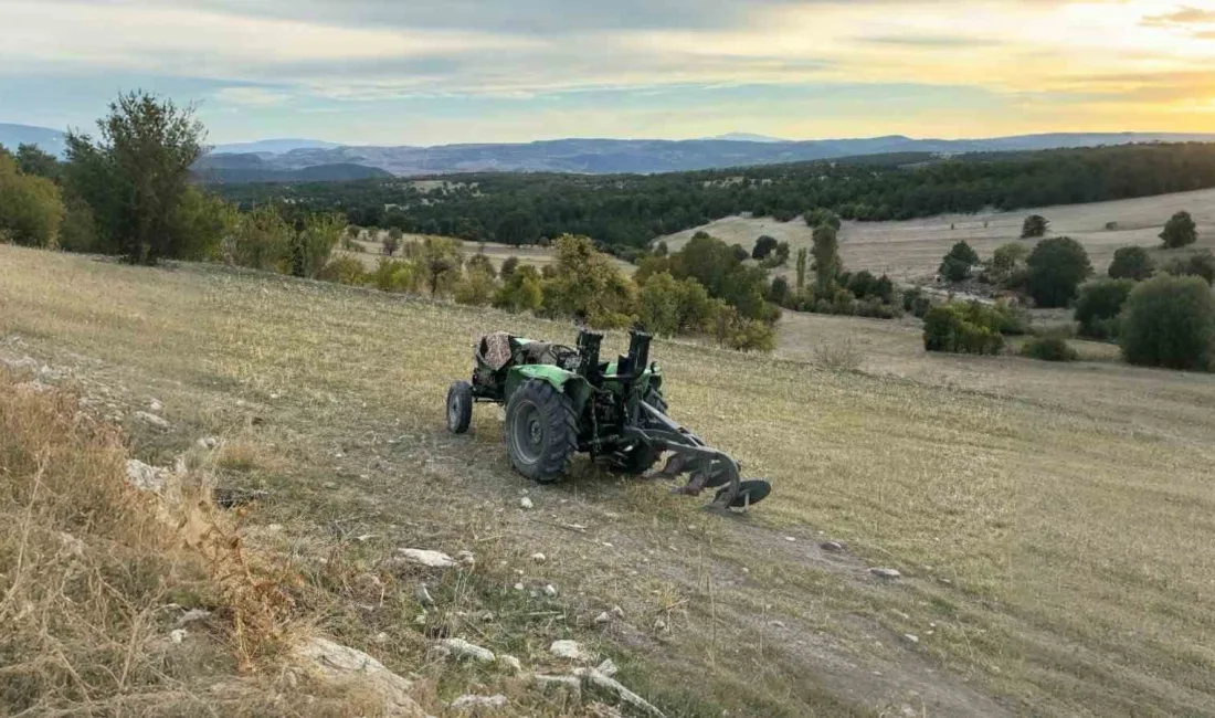 DOMANİÇ’TE DEVRİLEN TRAKTÖRÜN ALTINDA