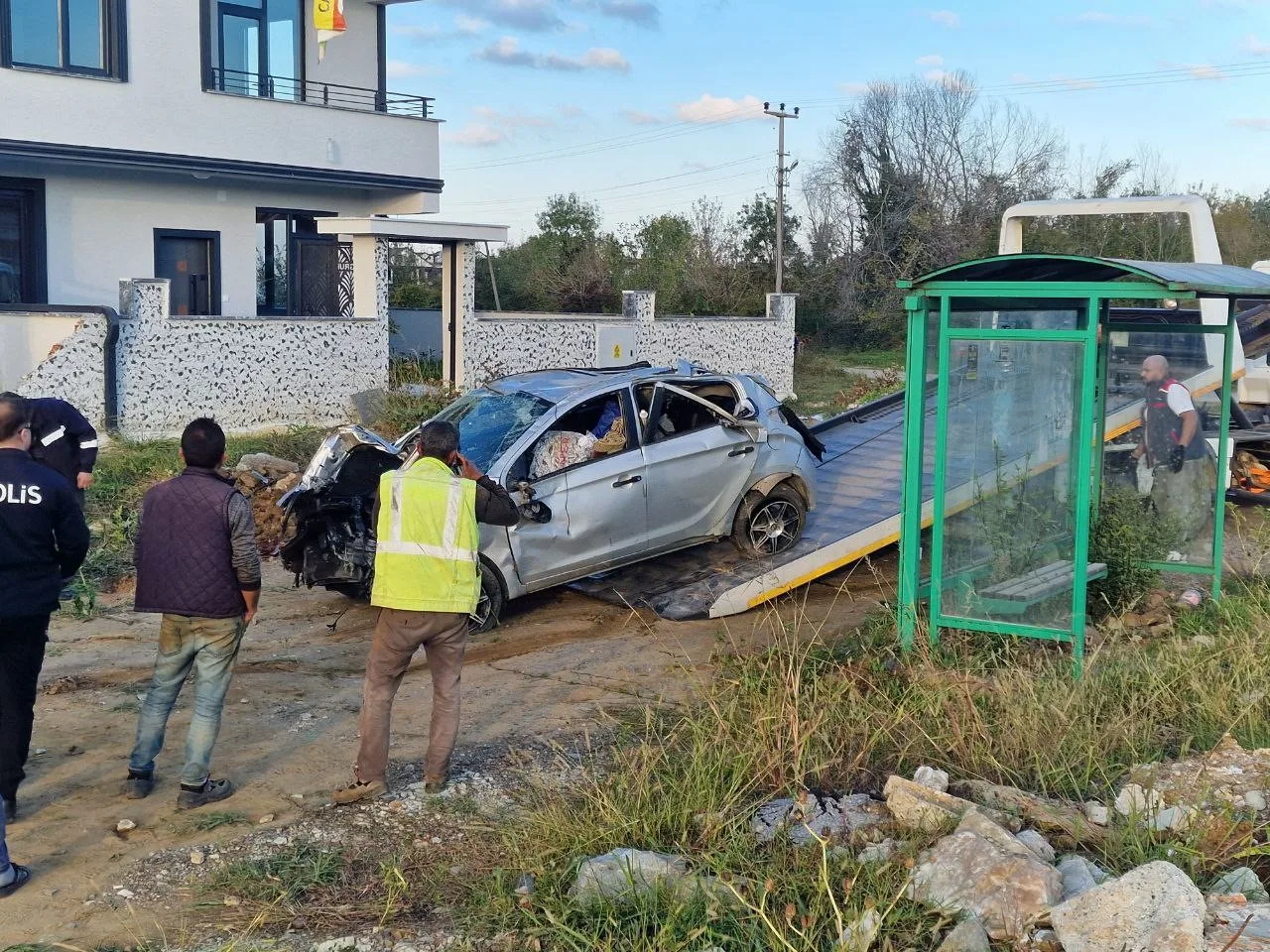 Duble yolda kontrolden çıkan otomobil takla attı: 3 ağır yaralı