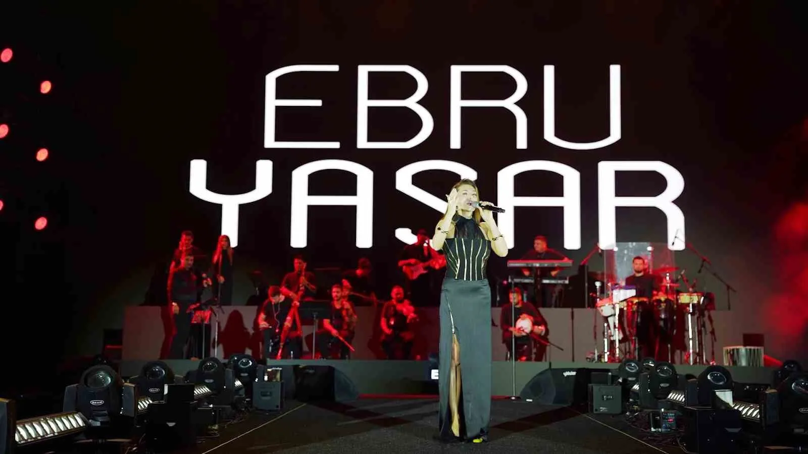 Ebru Yaşar Diyarbakır’ı salladı