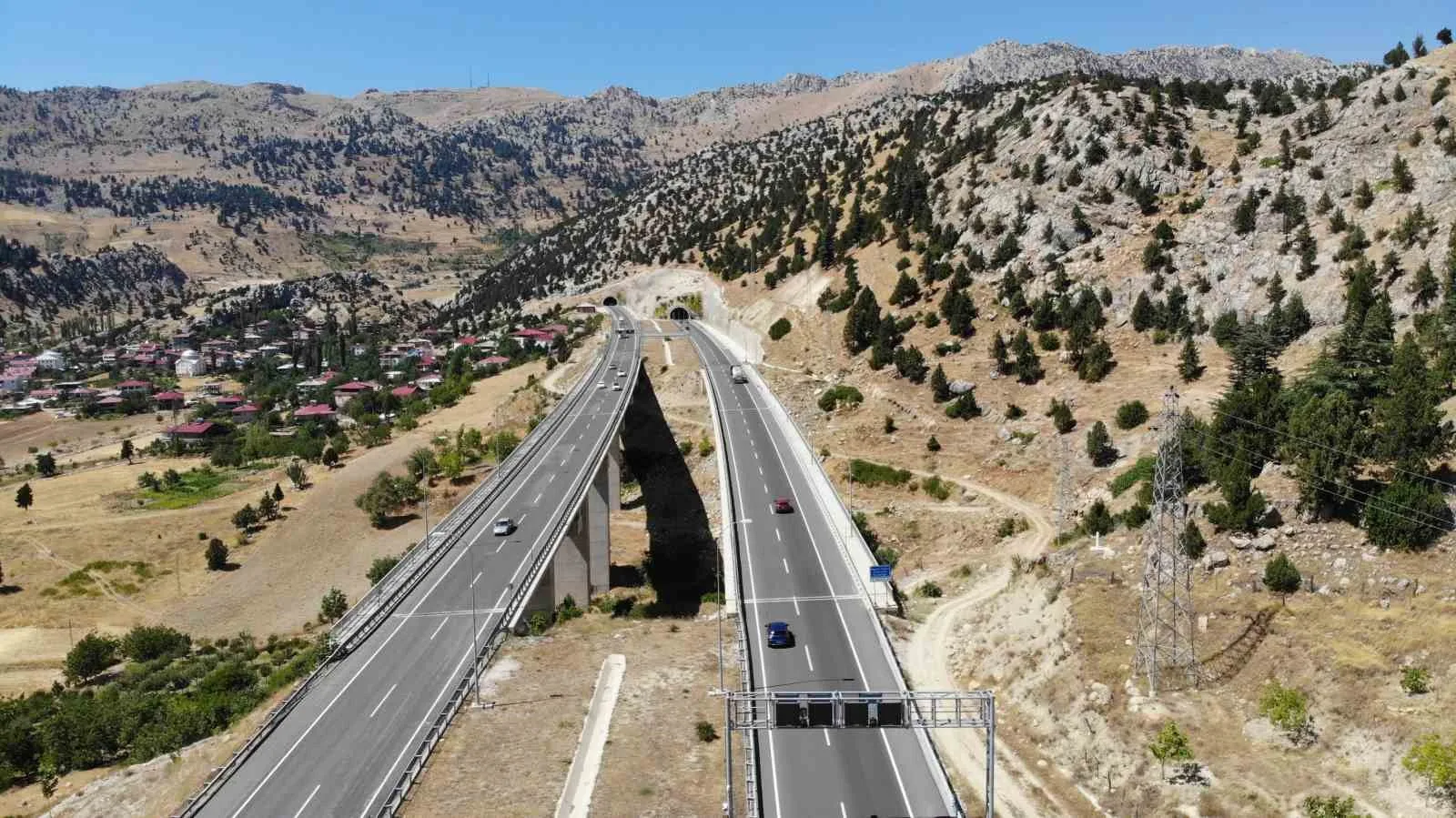 Edebiyat Yolu’ndan 4 yılda 10 milyon araç geçti