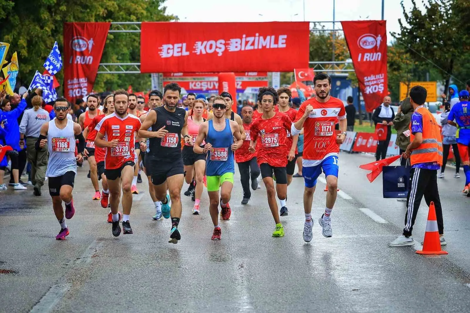 Eker I Run katılımcıları iyilik peşinde koşmak için yola çıkıyor