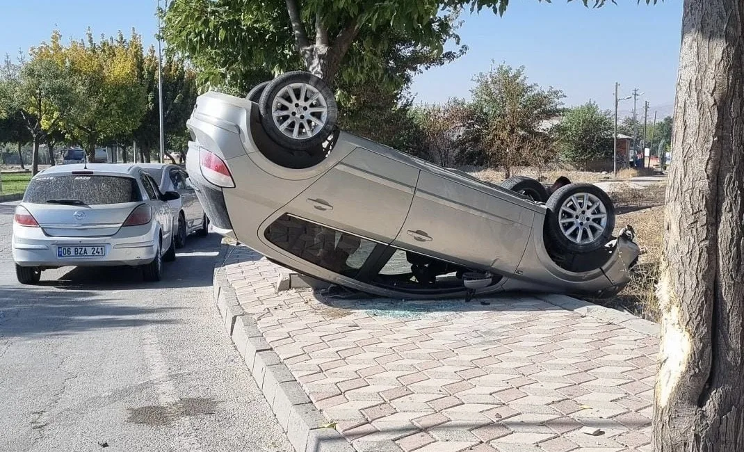 ELAZIĞ’DA OTOMOBİLİN TAKLA ATMASI