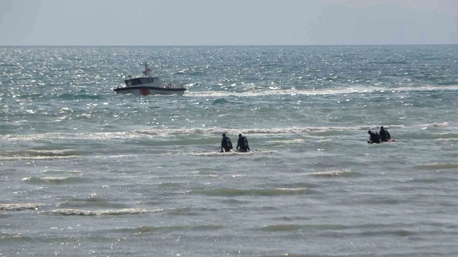 Emniyetin ‘kurbağa adamları’ Rojin için Van Gölü’ne daldı