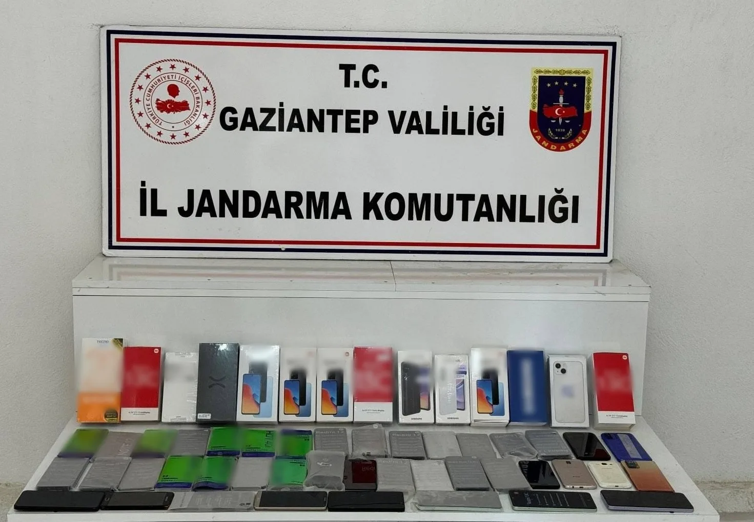 Gaziantep’te 1 milyon TL değerinde kaçak telefon ele geçirildi