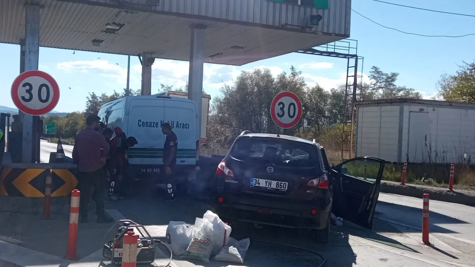 Gişelerde feci kaza: 1 ölü, 1 yaralı