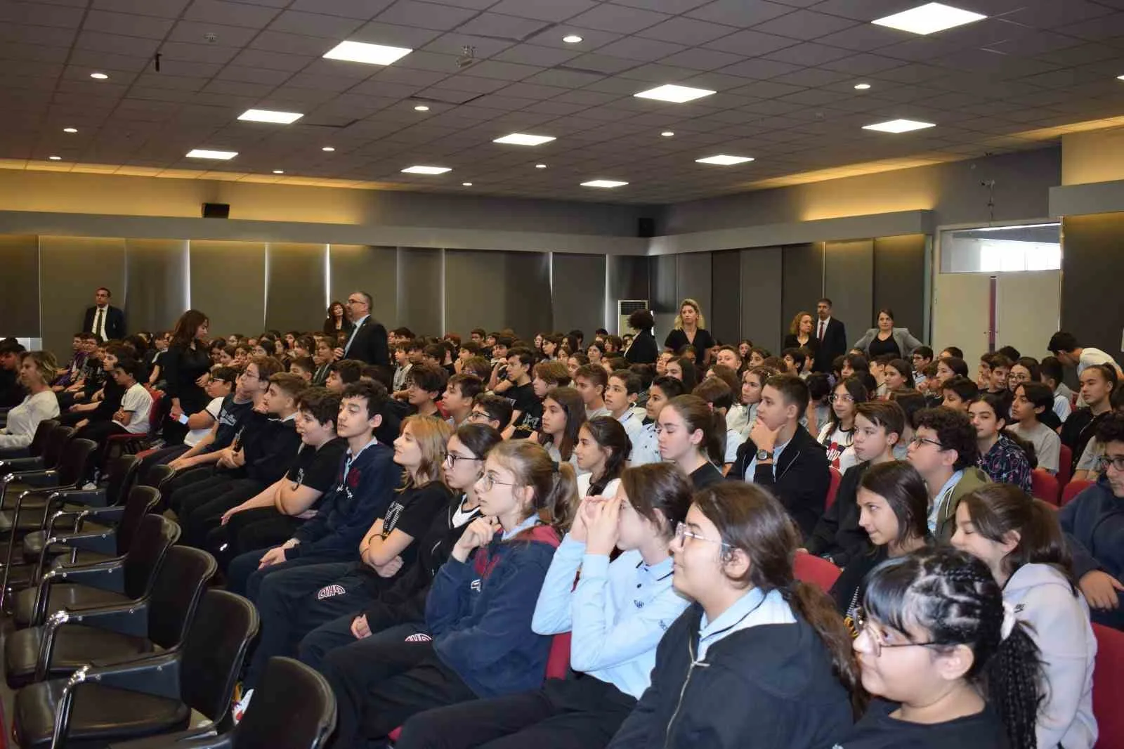 GKV’de teknoloji bağımlılığı, teknolojiyi bilinçli kullanma ve siber suçlar semineri