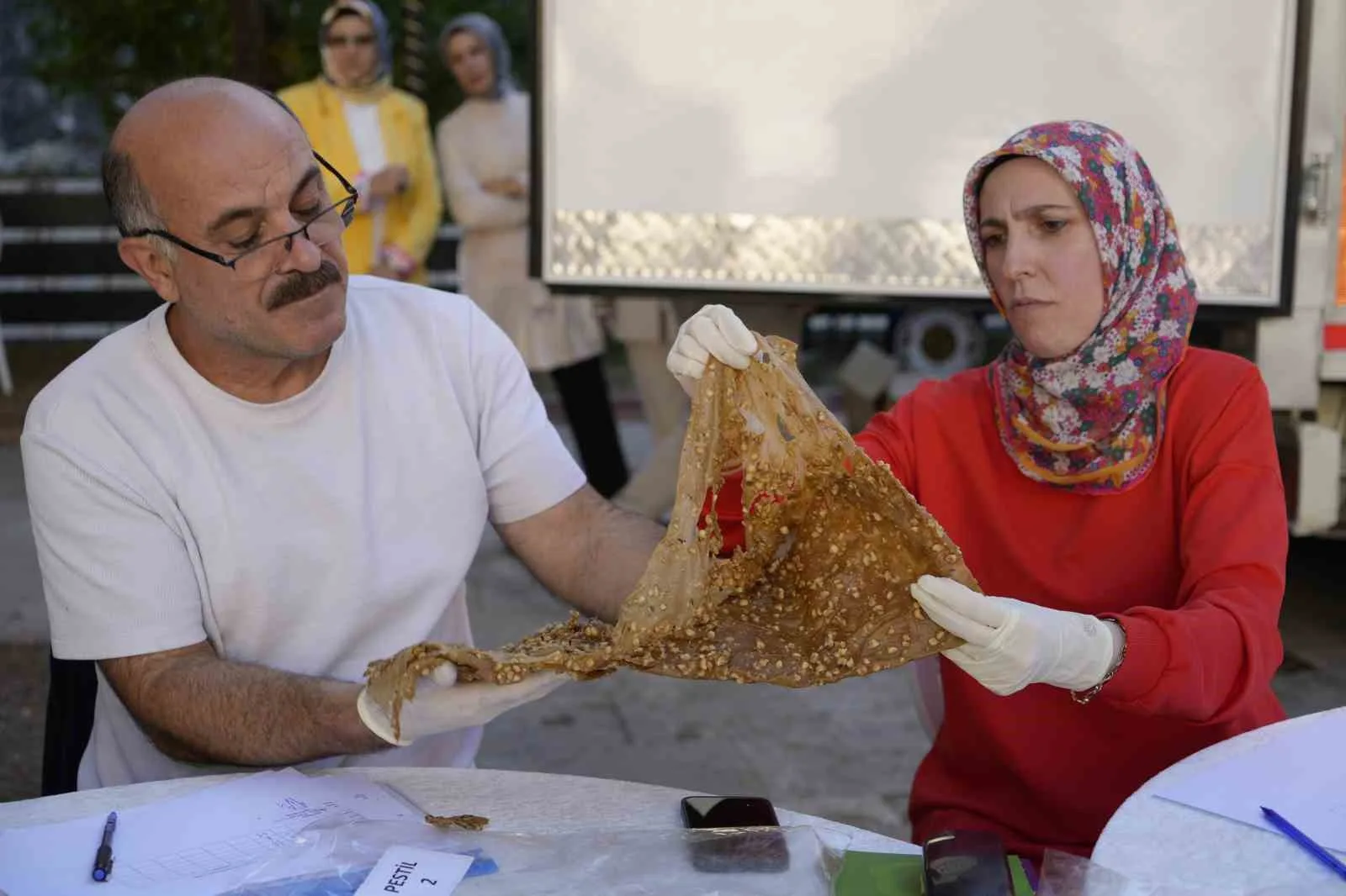 Gümüşhane’nin yöresel lezzetleri jürinin karşısında kıyasıya yarıştı