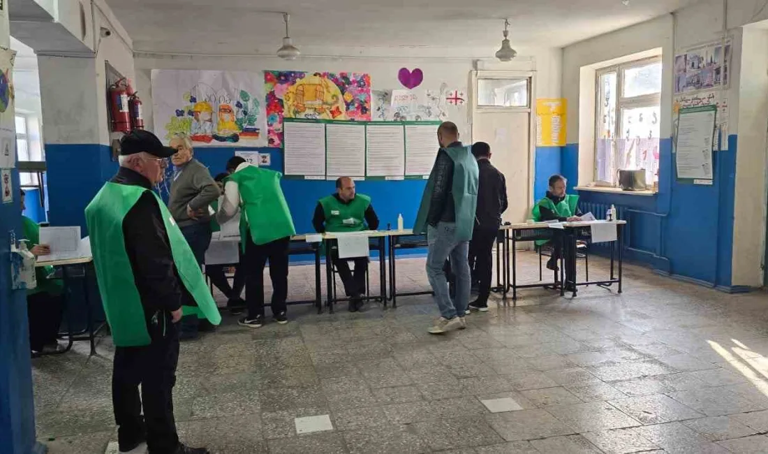 GÜRCİSTAN’DA HALK, 150 SANDALYELİ