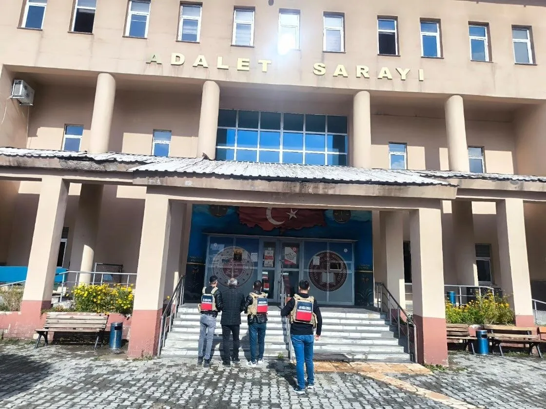 Hakkari’de değişik suçlardan 23 kişi tutuklandı