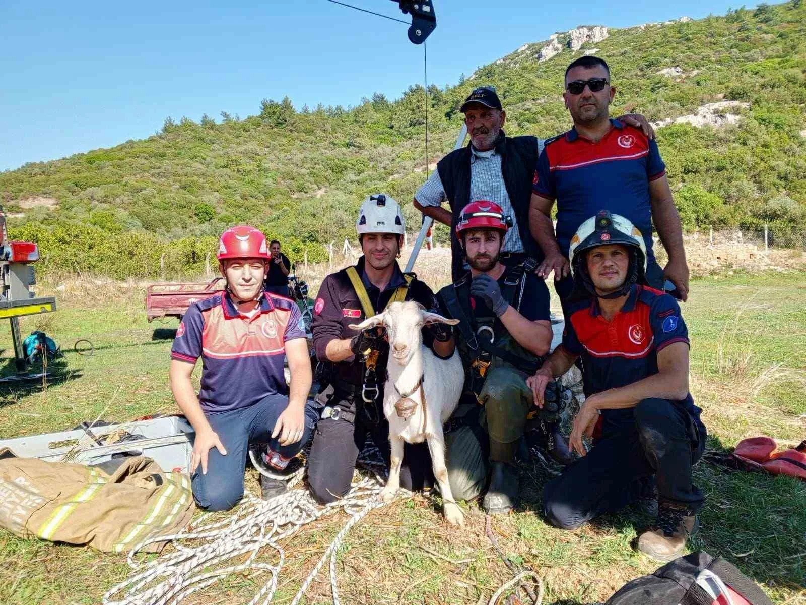 İzmir İtfaiyesi’nden yürekleri ısıtan kurtarma operasyonu