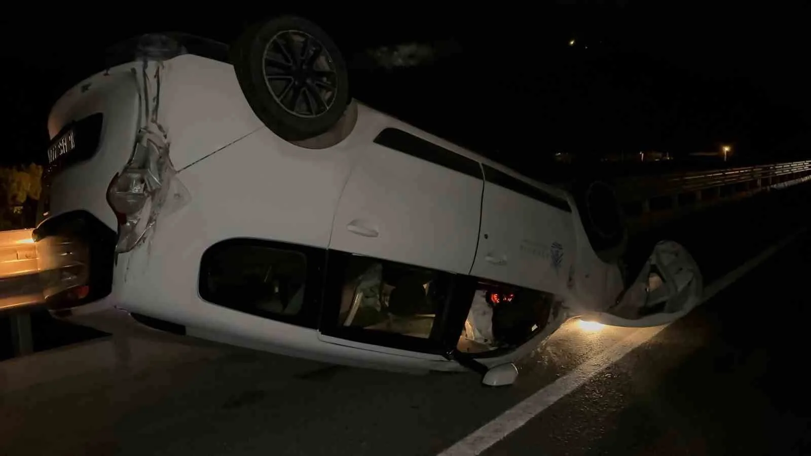 İznik’te feci kaza: Araç metrelerce sürüklendi, 1 kişi yaralandı