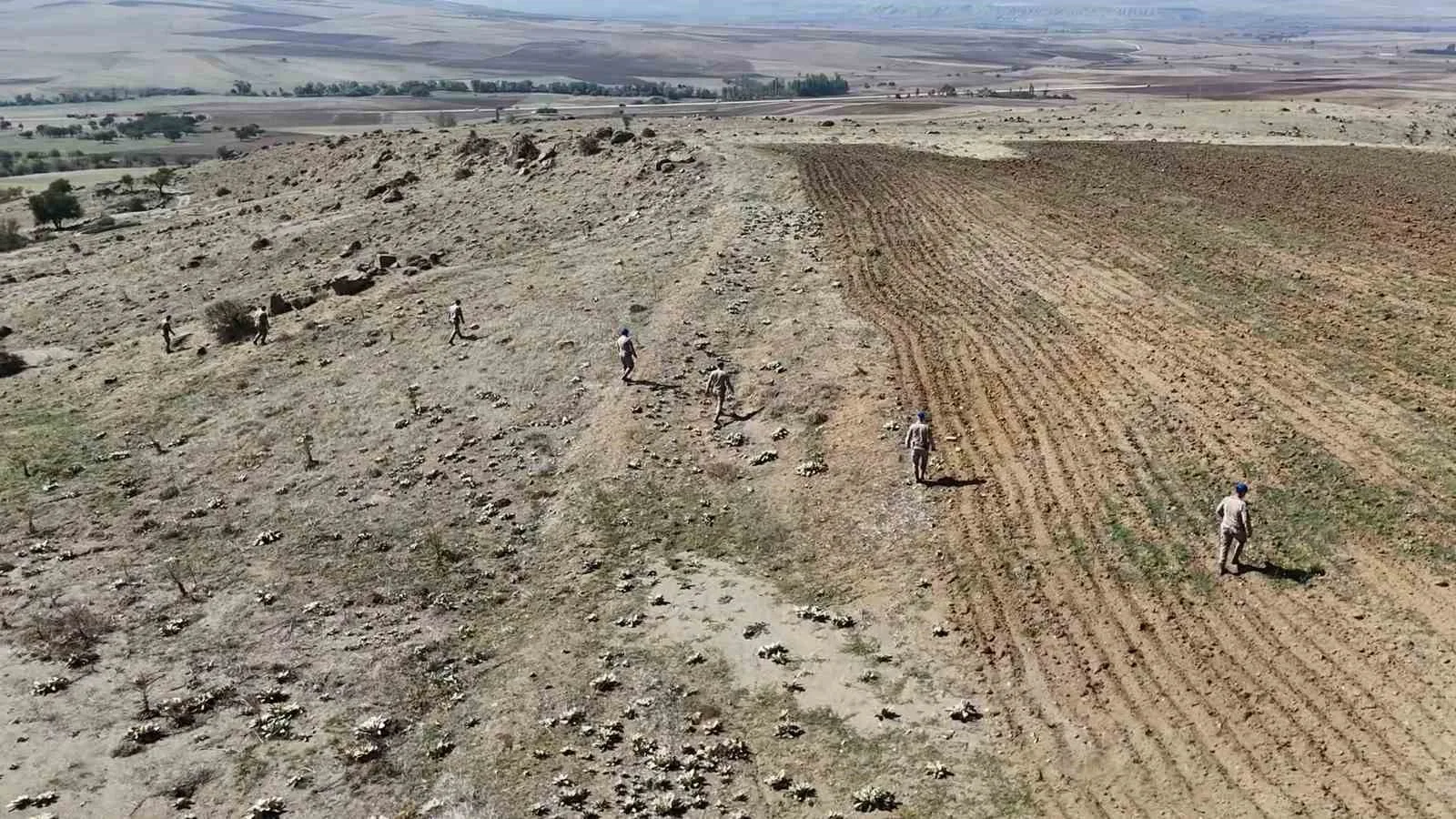 Jandarma komandolarından kayıp kadın için geniş çaplı arama: Dağ taş didik didik ediliyor