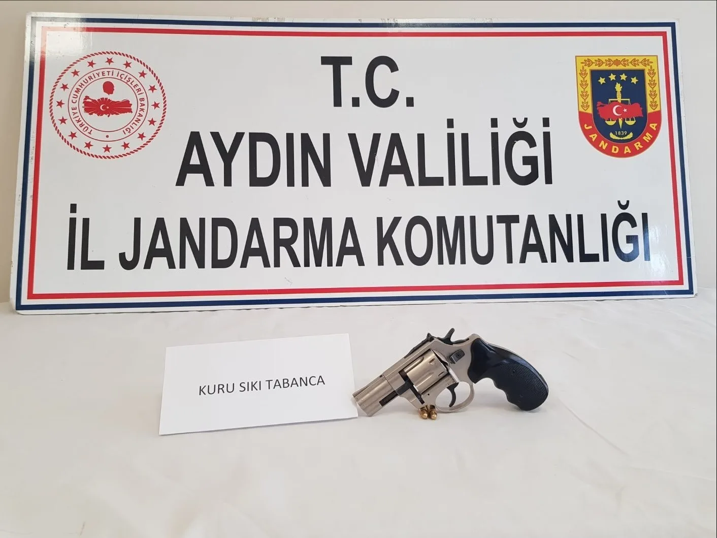 Jandarma ruhsatsız silah taşıyanları affetmedi: 10 gözaltı