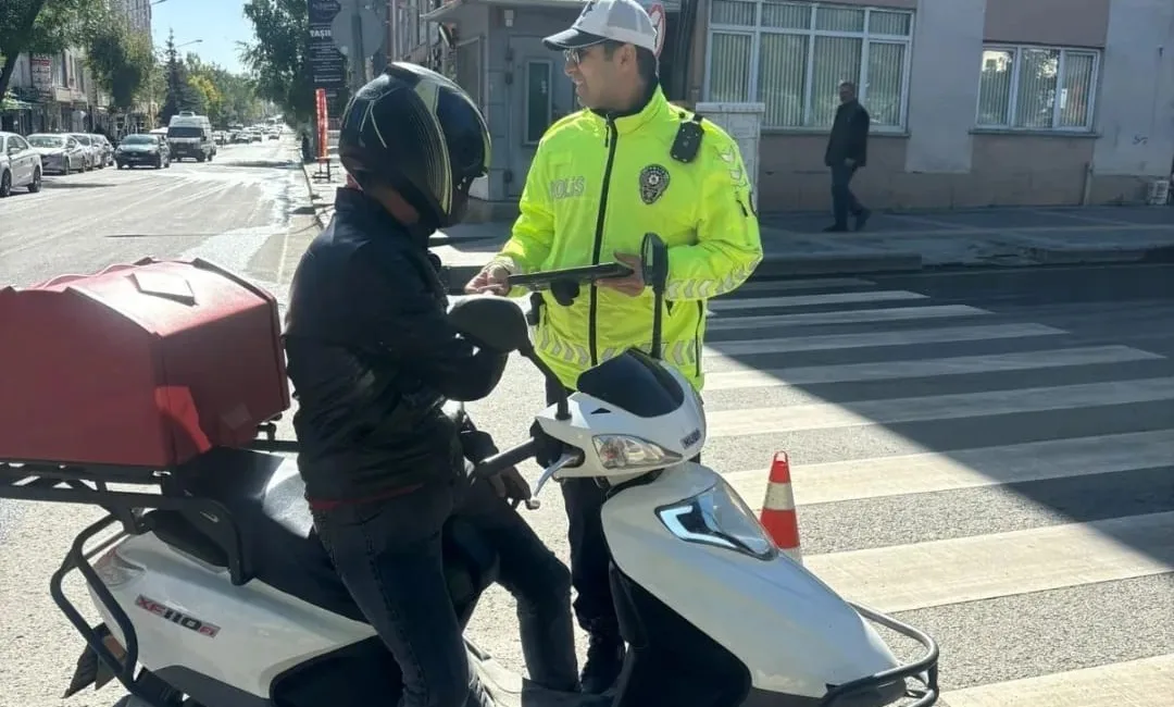 KARS'TA MOTOSİKLET KURYELER DENETLENDİ(KARS-İHA)