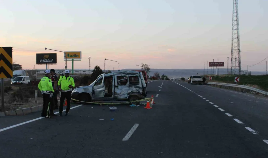 KAYSERİ'DE OTOBÜS BEKLEYEN ÖĞRETMENLERİ