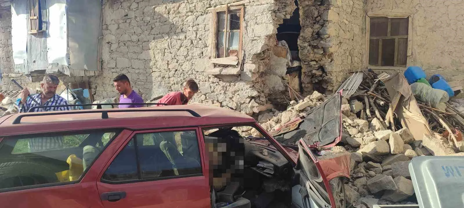 Konya’da duvara çarpan otomobilin sürücüsü hayatını kaybetti