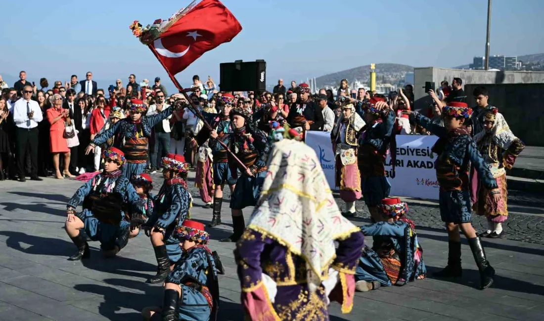 KUŞADASI'NDA CUMHURİYET BAYRAMI COŞKUYLA