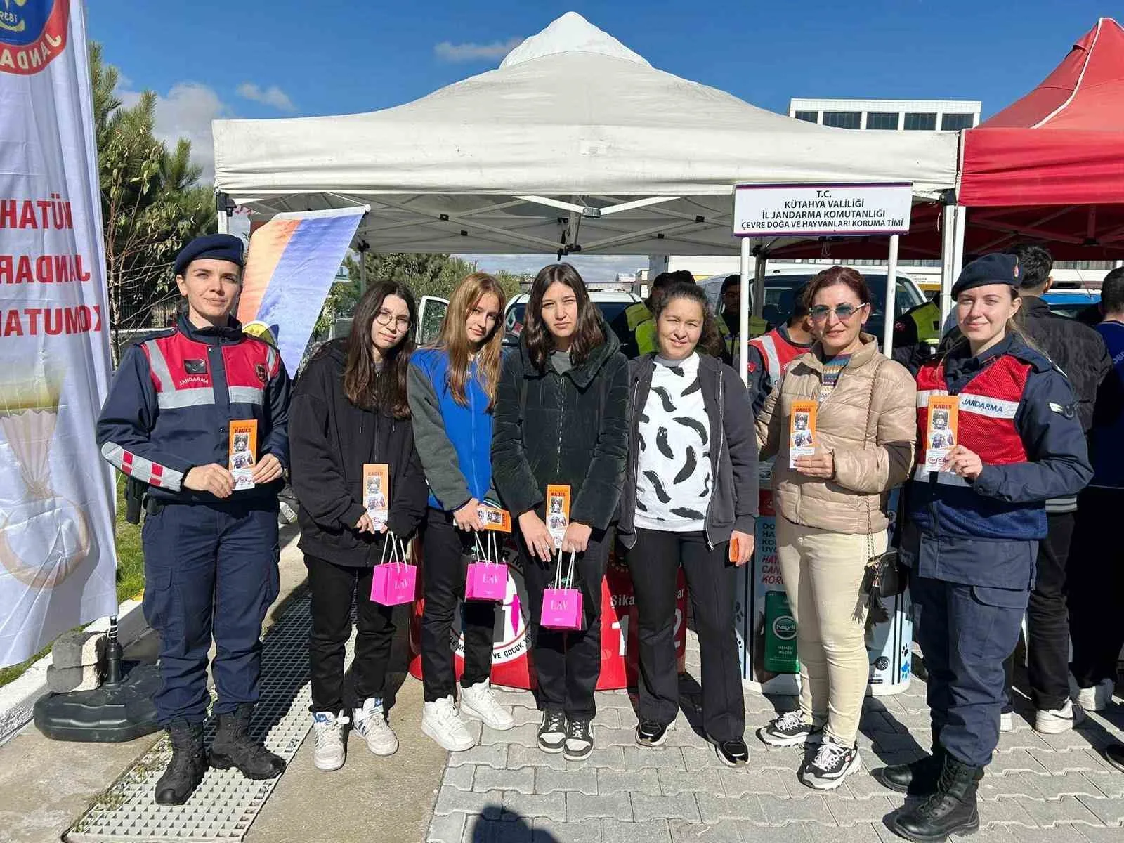 Kütahya OSB Kariyer Fuarında Jandarmadan tanıtım faaliyeti