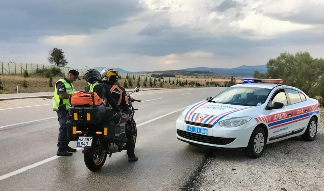 KÜTAHYA’DA JANDARMA TRAFİK TİMLERİNDEN