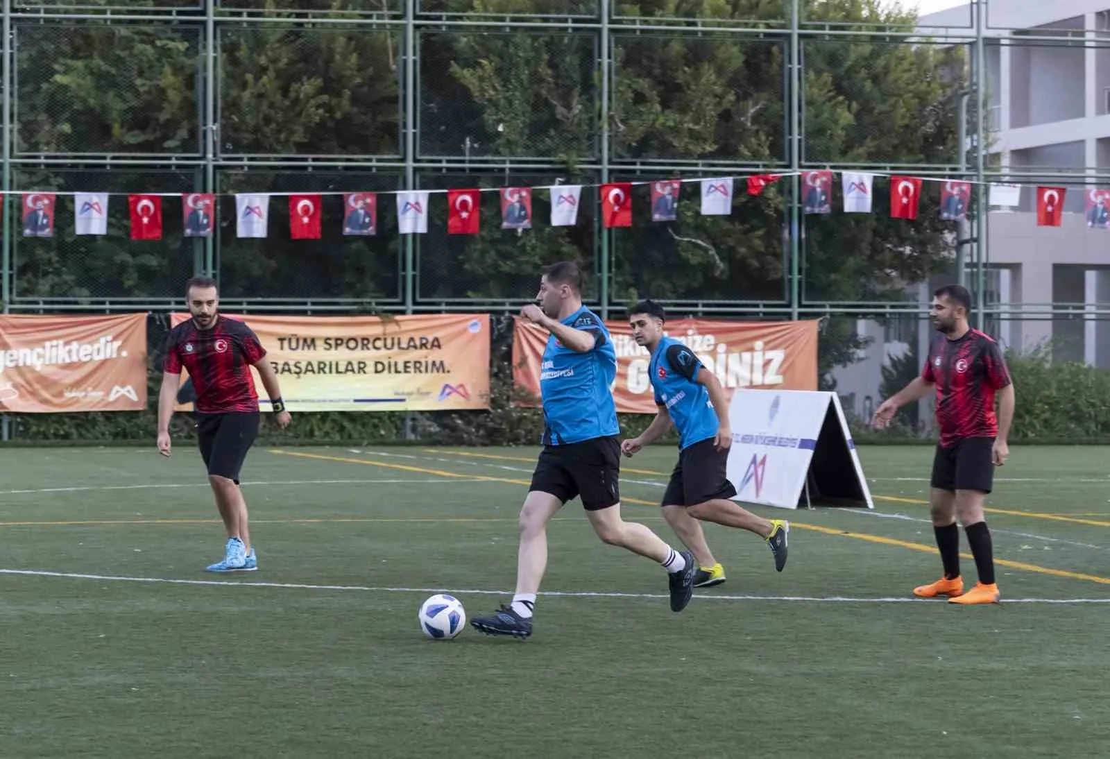 Mersin Büyükşehir Belediyesi ’3. Birimler Arası Futbol Turnuvası’ başladı