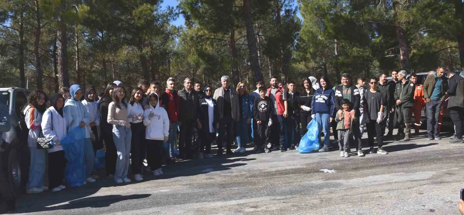 Mersin’de öğrencilerden orman temizliği