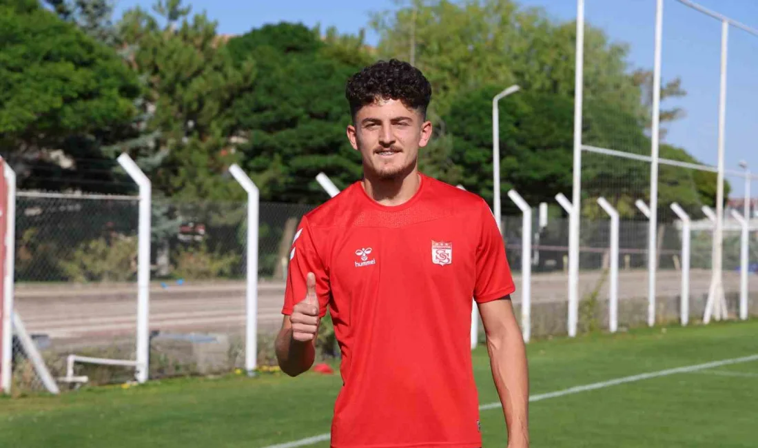 SİVASSPOR'DA GENÇ FUTBOLCUSU EMİRHAN