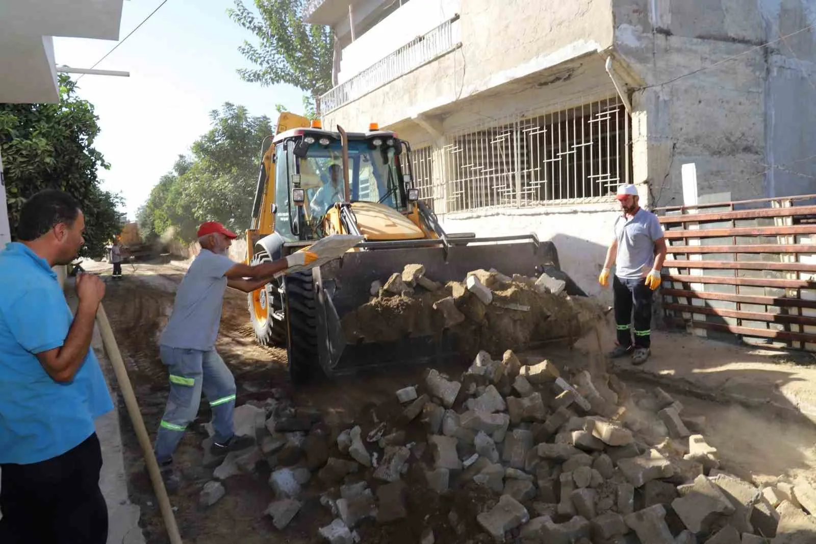 Nazilli Yeşilyurt Mahallesi’nde yollar yenileniyor