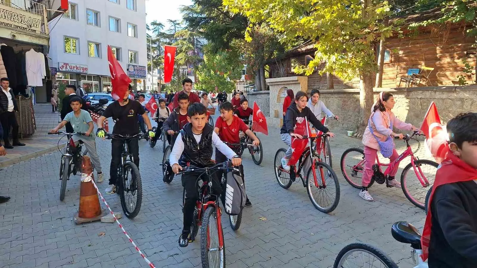 Pedallar, “Cumhuriyet” için çevrildi