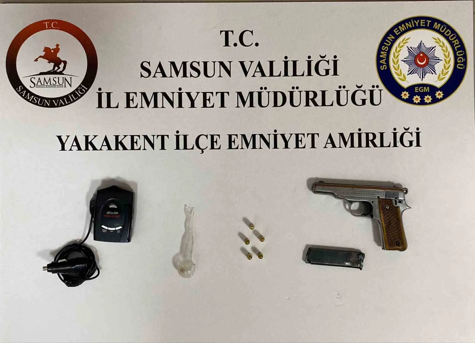 Polisin uygulamasında silah ve radar tespit cihazı ele geçti