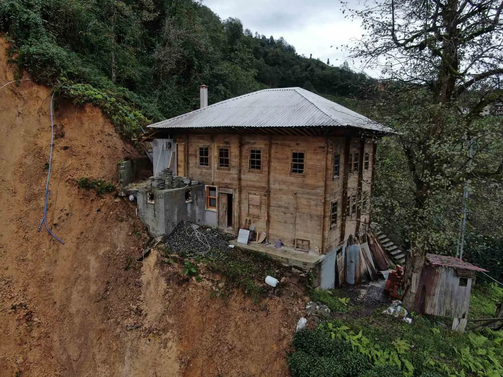 Rize Valiliği’nden heyelan açıklaması: 15 ev tedbir amaçlı boşaltıldı