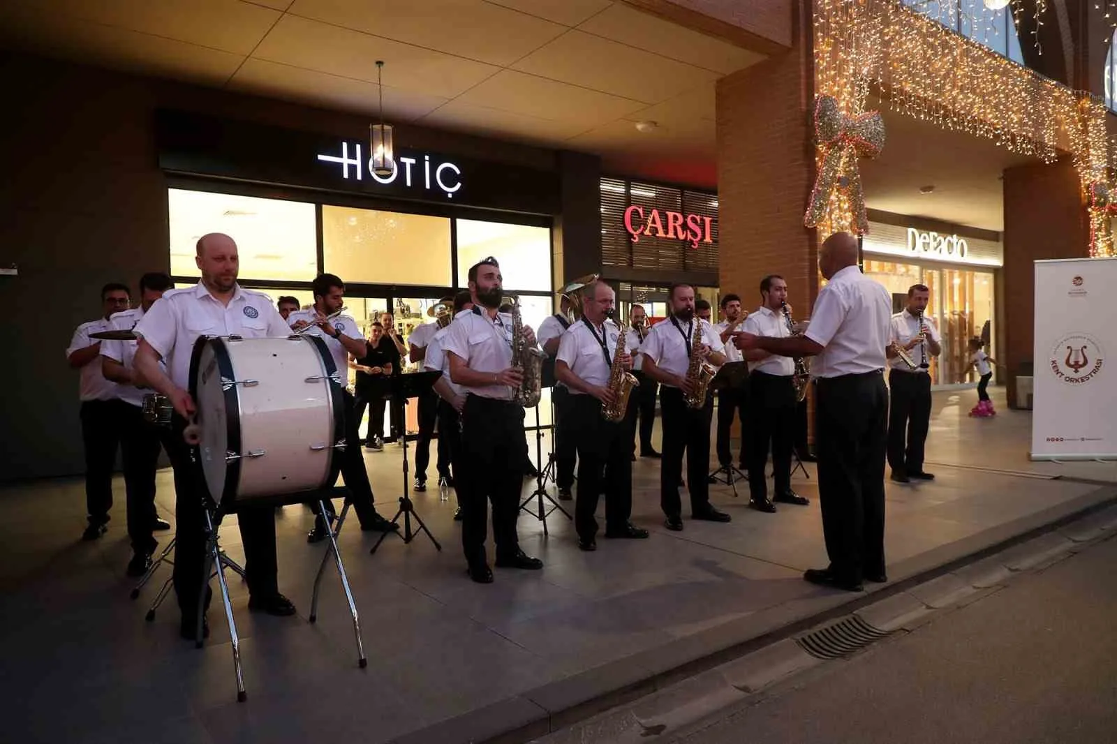 Sakarya Büyükşehir’in orkestrası neşeyi bu kez Serdivan’a taşıdı