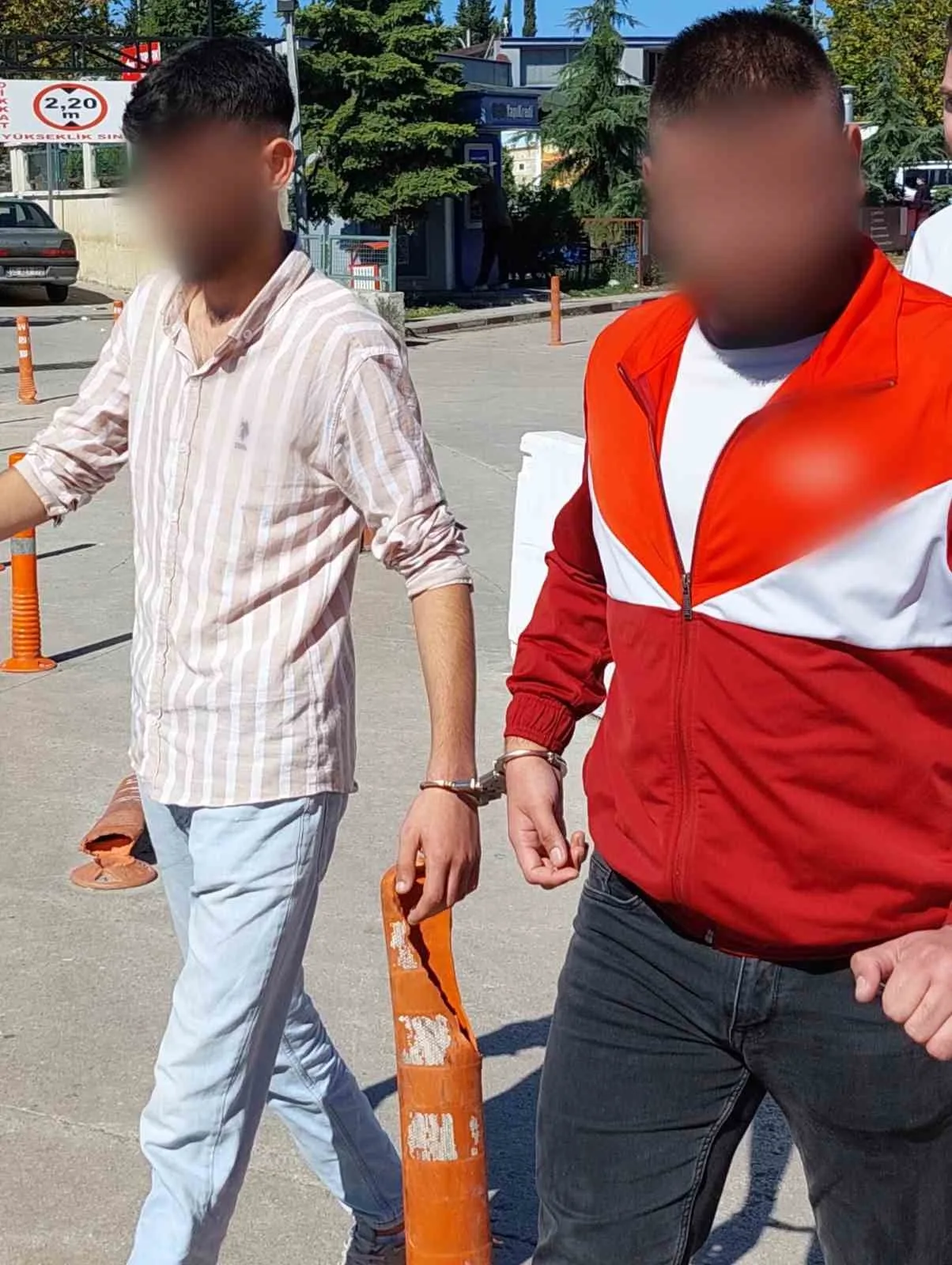 Samsun’da 371 adet sentetik ecza ile yakalanan 2 kişi adliyeye sevk edildi