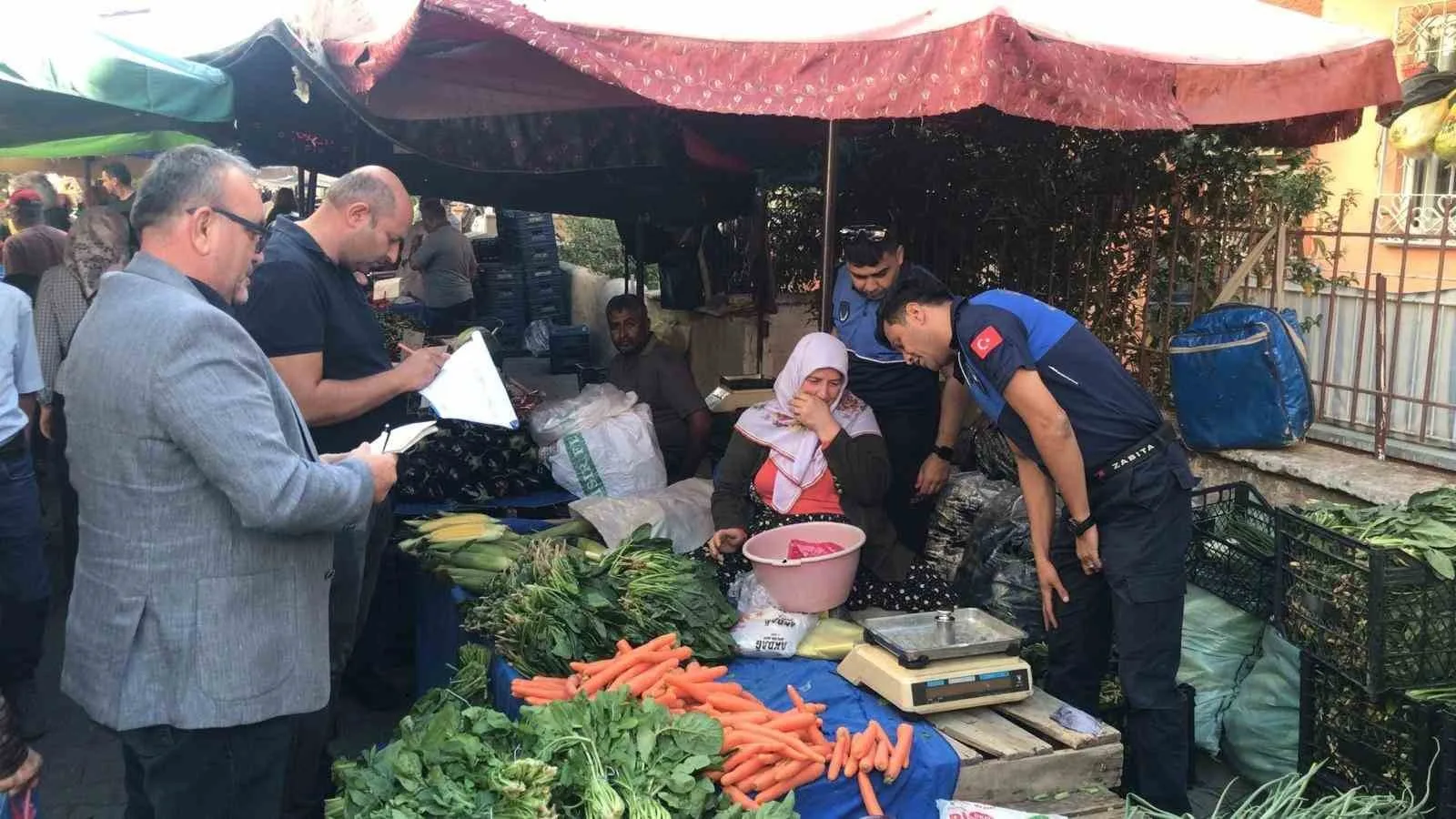 Semt pazarlarında teraziler denetlendi