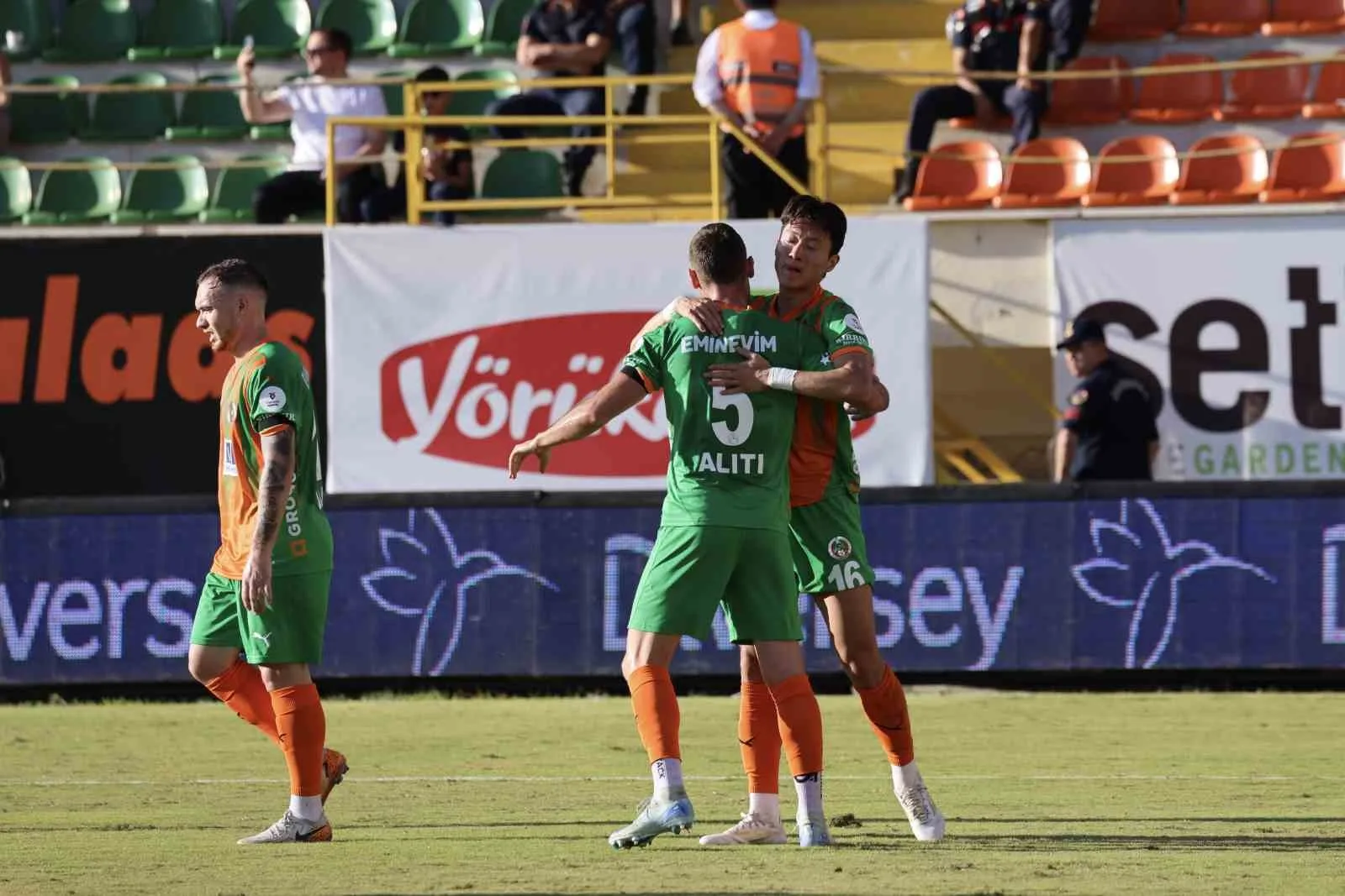 Trendyol Süper Lig: Alanyaspor: 1 – Antalyaspor: 0 (İlk yarı)