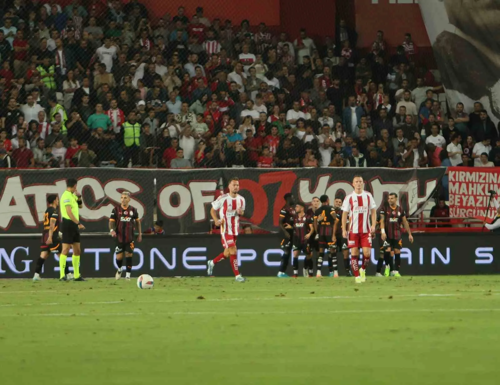 Trendyol Süper Lig: Antalyaspor: 0 – Galatasaray: 1 (Maç devam ediyor)