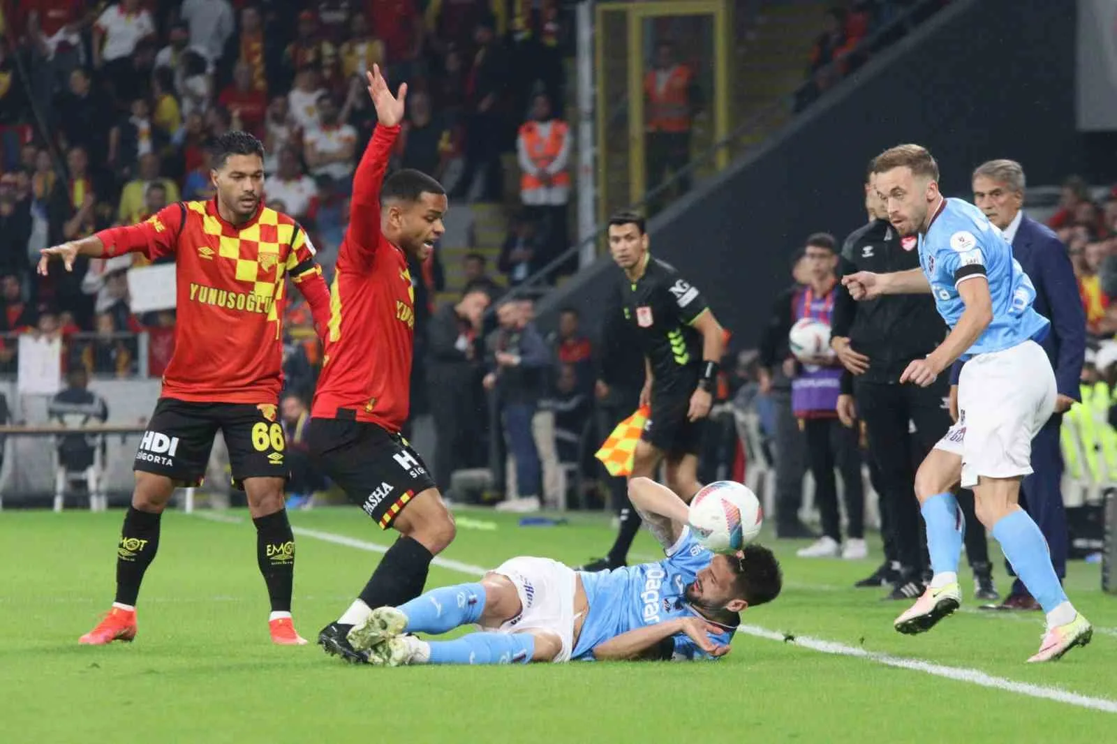 Trendyol Süper Lig: Göztepe: 0 – Trabzonspor: 0 (İlk yarı)