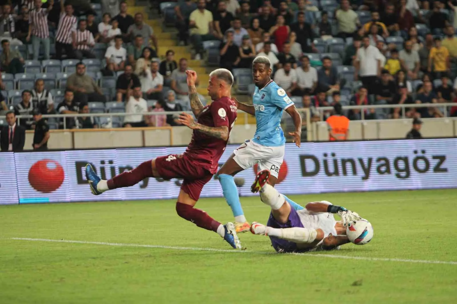 Trendyol Süper Lig: Hatayspor: 1 – Trobzonspor: 0 (İlk yarı)