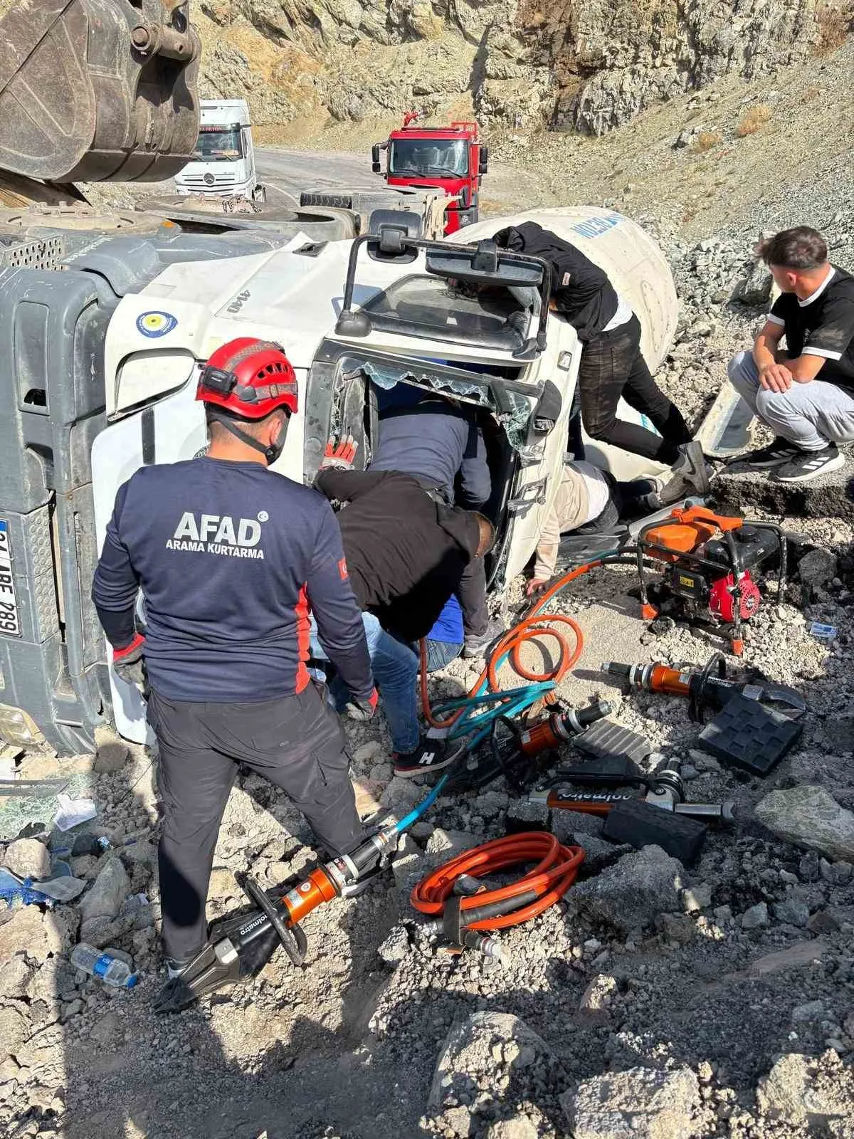 Tunceli’de mikser devrildi: 1 yaralı